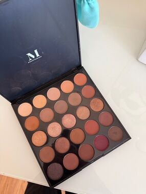Morphe Warm Neutral Eyeshadow Palette - 25B Bronzed Mocha